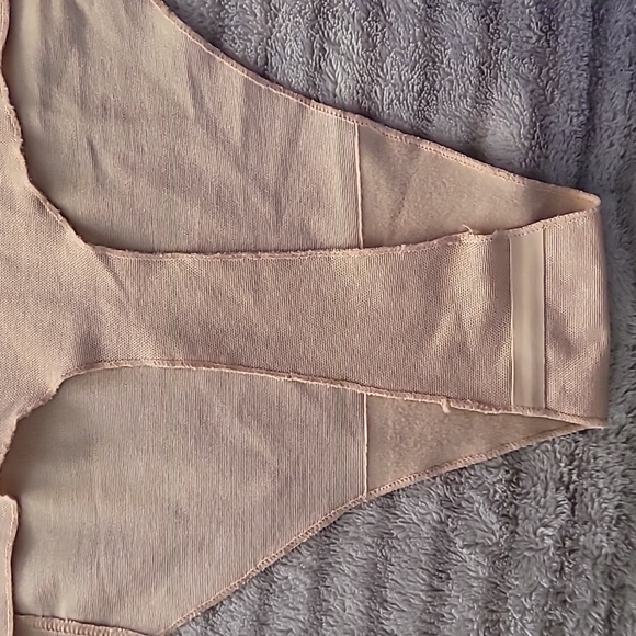 SKIMS CAMI BODYSUIT - Picture 3 of 8